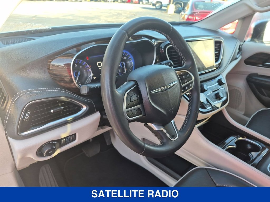 Used 2023 Chrysler Pacifica Limited FWD image 13