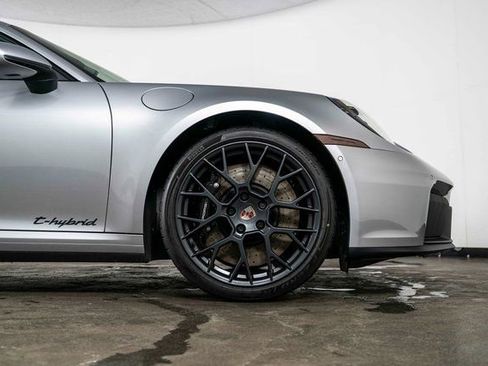 Used 2025 Porsche 911 Carrera GTS image 11