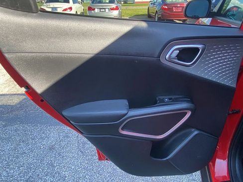 Used 2022 Kia Soul LX FWD image 18
