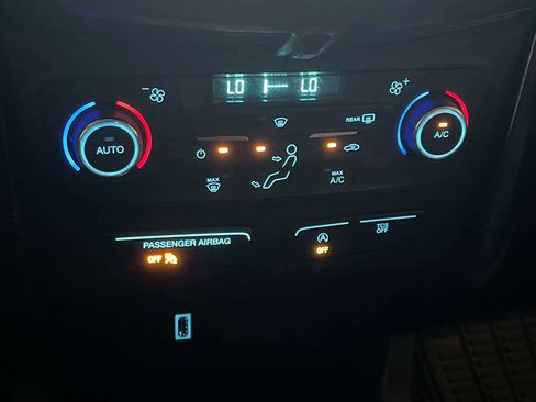 Used 2017 Ford Escape SE w/ Equipment Group 201A AWD/4WD image 19