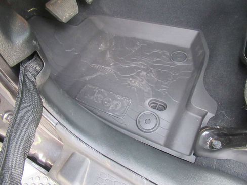 Used 2025 Jeep Wrangler Sport S image 21