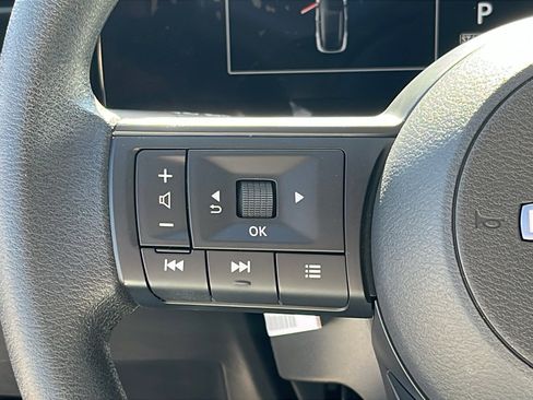 Used 2025 Nissan Kicks SV image 16