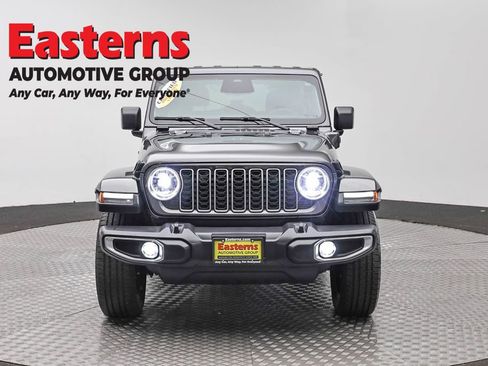 Used 2025 Jeep Wrangler Unlimited Sahara AWD/4WD image 2