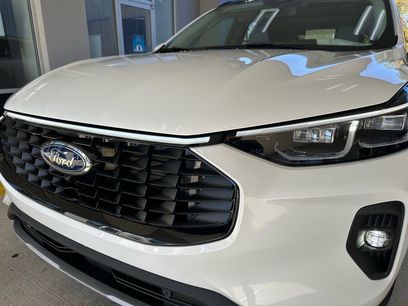 New 2026 Ford Escape SE w/ PHEV Premium Package