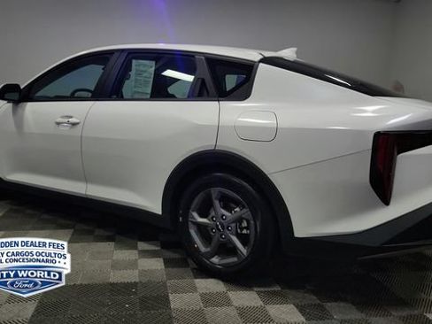 Used 2025 Kia K4 FWD image 5