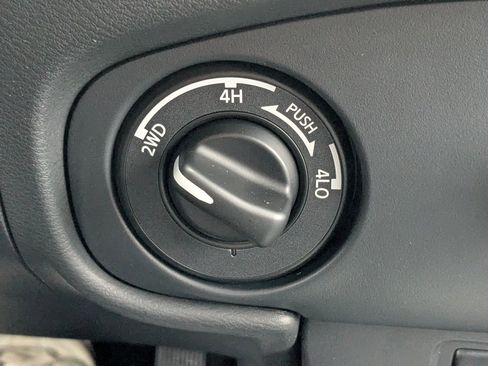 Used 2022 Nissan Frontier SV image 25