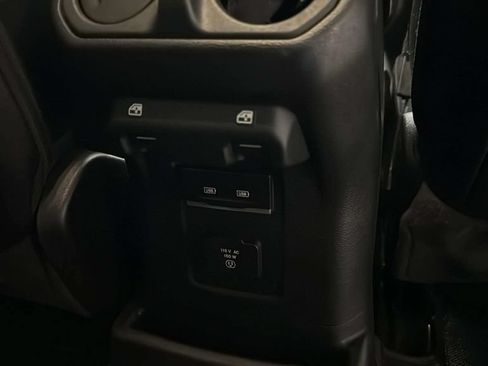 Used 2021 Jeep Wrangler Unlimited Sahara w/ Uconnect 4C Nav & Sound Group AWD/4WD image 15