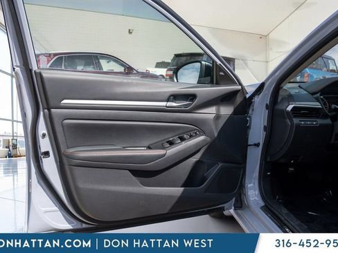 Used 2023 Jeep Compass Limited AWD/4WD image 15