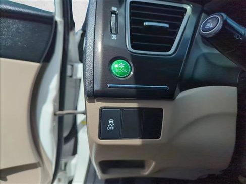 Used 2015 Honda Civic SE image 16