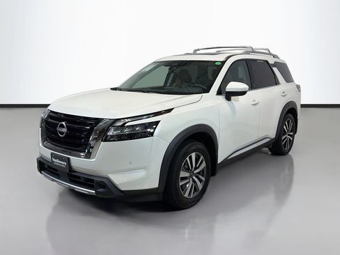 Used 2024 Nissan Pathfinder Platinum w/ Cargo Package AWD/4WD image 5