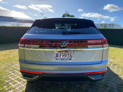 Used 2025 Volkswagen Atlas Cross Sport SE FWD image 6