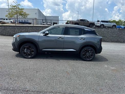 New 2025 Nissan Kicks SR image 7