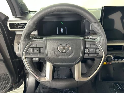 Used 2025 Toyota Tacoma Limited AWD/4WD image 25