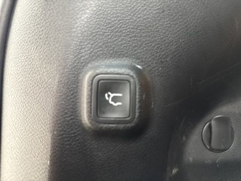 Used 2019 Jeep Cherokee Latitude Plus w/ Comfort/Convenience Group image 29