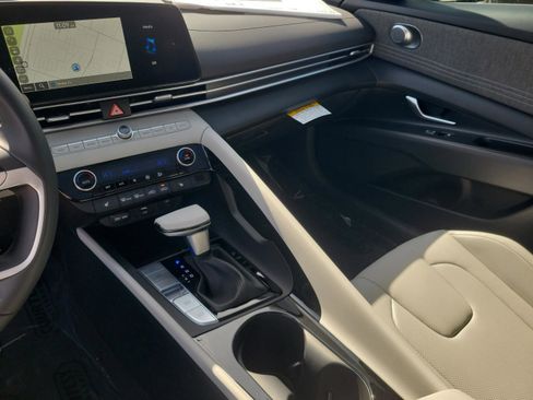 New 2026 Hyundai Elantra Limited image 32