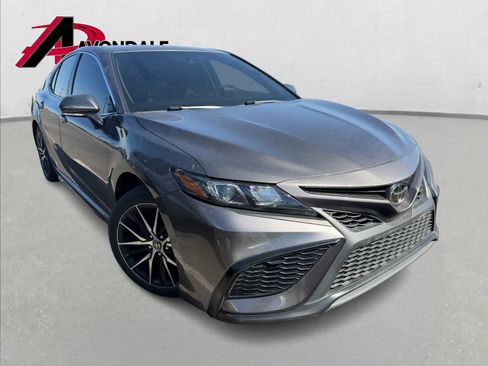 Used 2023 Toyota Camry SE image 5