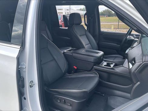 Used 2021 GMC Yukon XL SLT w/ SLT Premium Package image 8