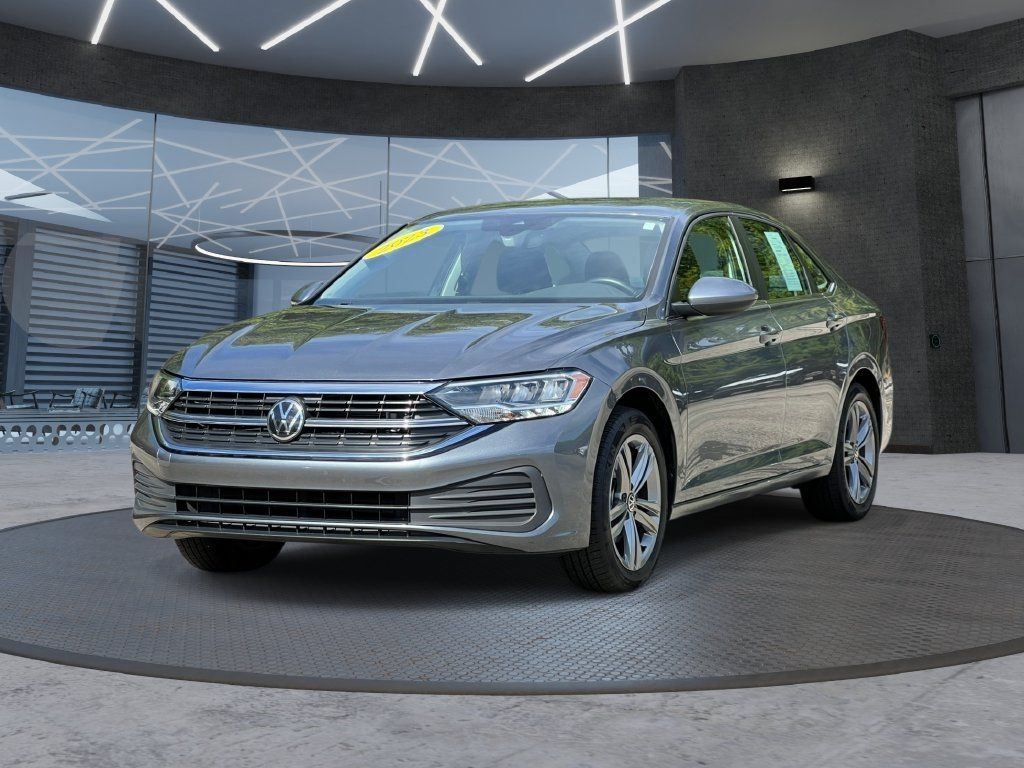 Used 2023 Volkswagen Jetta SE FWD image 2
