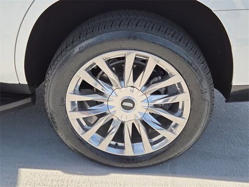 Used 2022 Cadillac Escalade Premium Luxury image 11