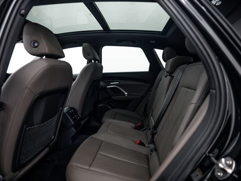 Certified 2025 Audi Q5 Premium w/ Convenience Package image 17