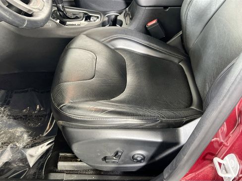 Used 2019 Jeep Cherokee Limited image 19