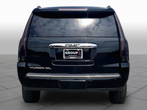 Used 2015 GMC Yukon XL Denali w/ Premium Package RWD image 5