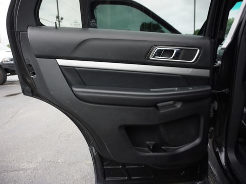 Used 2016 Ford Explorer XLT w/ Equipment Group 202A AWD/4WD image 14