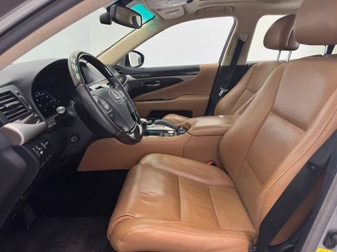 Used 2017 Lexus LS 460 w/ Comfort Package RWD image 19