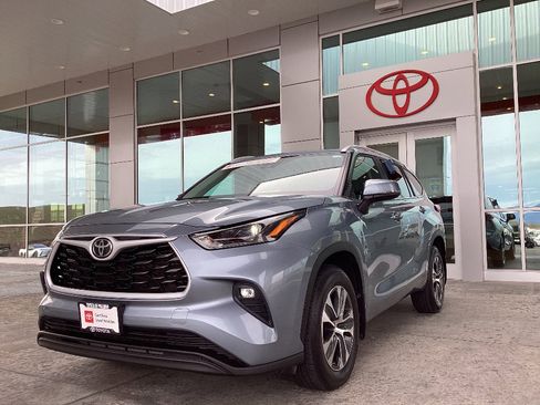 Certified 2023 Toyota Highlander XLE image 4