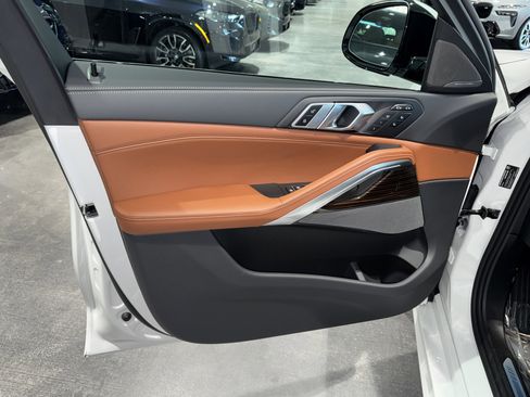 New 2026 BMW X6 xDrive40i w/ Climate Comfort Package image 13