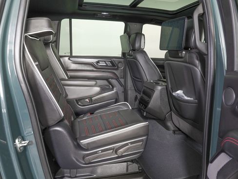 Used 2025 GMC Yukon XL AT4 Ultimate image 11