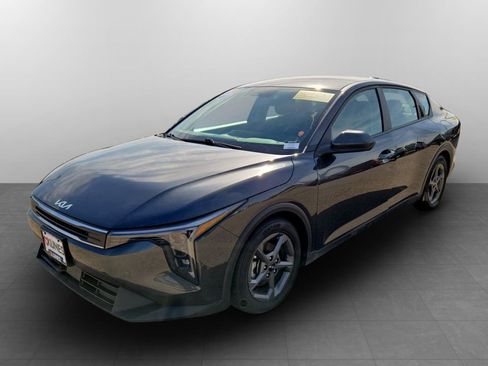 Used 2025 Kia K4 LXS image 11