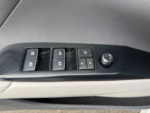 Used 2018 Toyota Camry XLE image 30