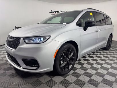 Used 2026 Chrysler Pacifica Limited w/ S Appearance Package