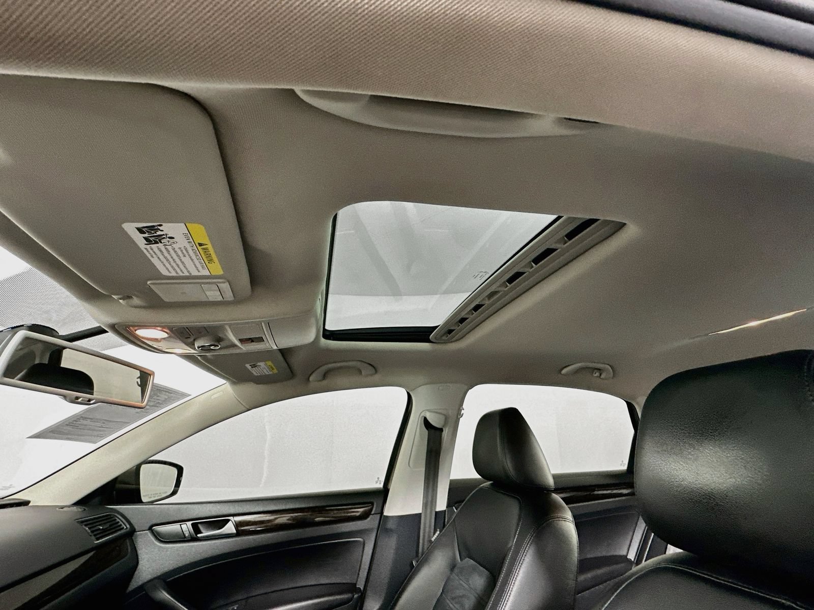 Used 2015 Volkswagen Passat TDI SEL Premium FWD image 22