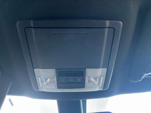 Used 2017 Ford Explorer Platinum image 19