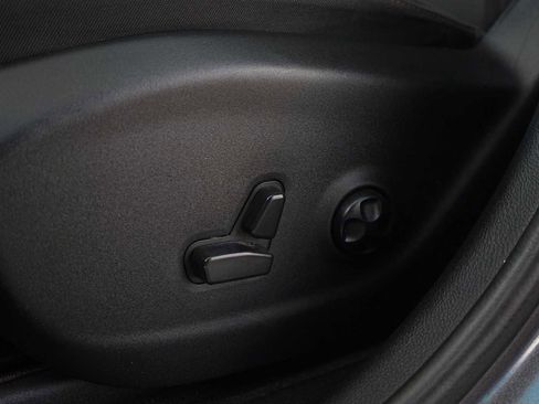 Used 2017 Jeep Cherokee Latitude w/ Comfort & Sound Group FWD image 12