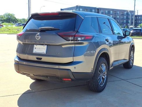 Used 2024 Nissan Rogue S AWD/4WD image 4