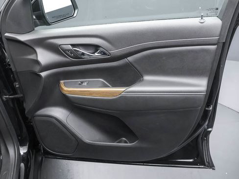 Certified 2023 GMC Acadia SLE w/ Driver Convenience Package image 42