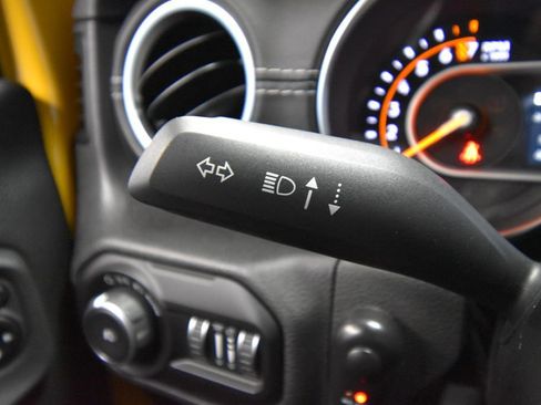 Used 2020 Jeep Wrangler Unlimited Sahara AWD/4WD image 12