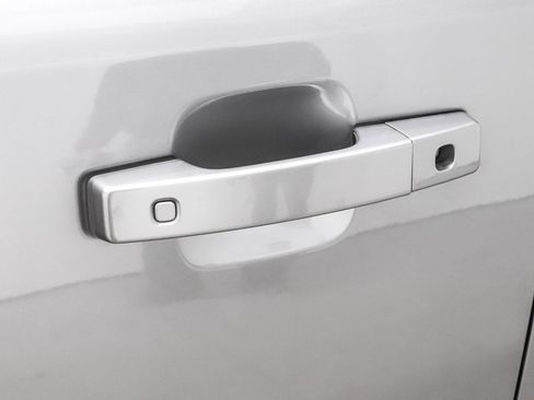 Used 2023 Land Rover Defender 130 X-Dynamic SE image 50