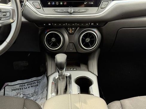 Used 2024 Chevrolet Blazer LT w/ Convenience Package image 9
