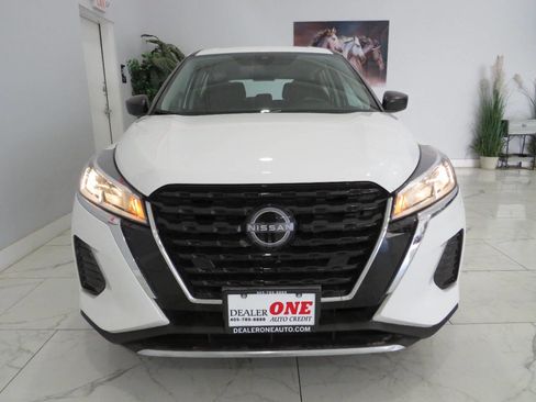 Used 2023 Nissan Kicks S image 9