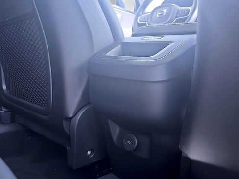 Certified 2025 Volvo XC60 B5 Core AWD/4WD image 17