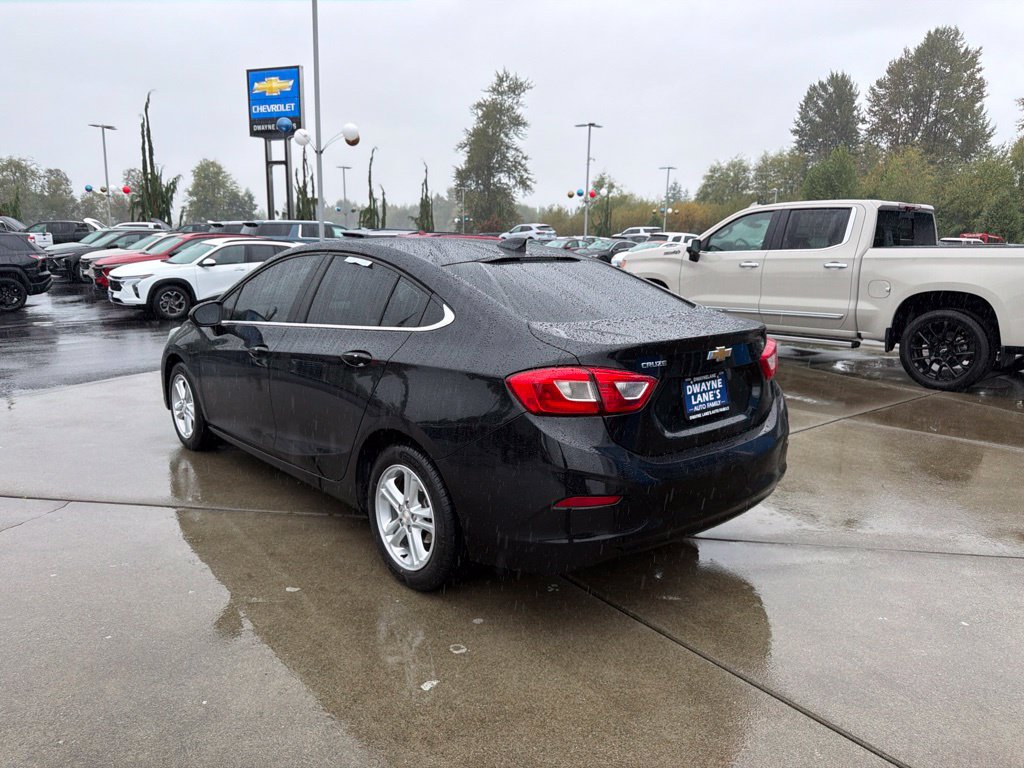Used 2018 Chevrolet Cruze LT w/ Convenience Package FWD image 3