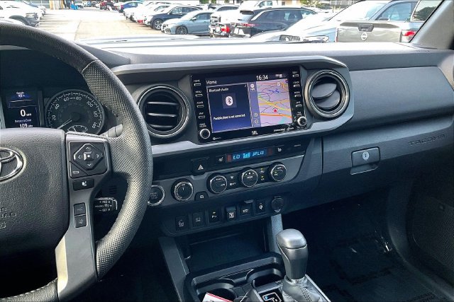 Used 2021 Toyota Tacoma TRD Sport w/ TRD Premium Sport Package AWD/4WD image 5