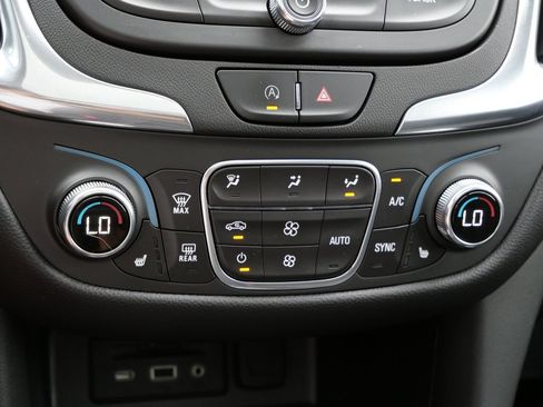 Used 2022 Chevrolet Equinox LT AWD/4WD image 24