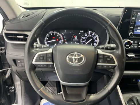 Used 2022 Toyota Highlander XLE image 10