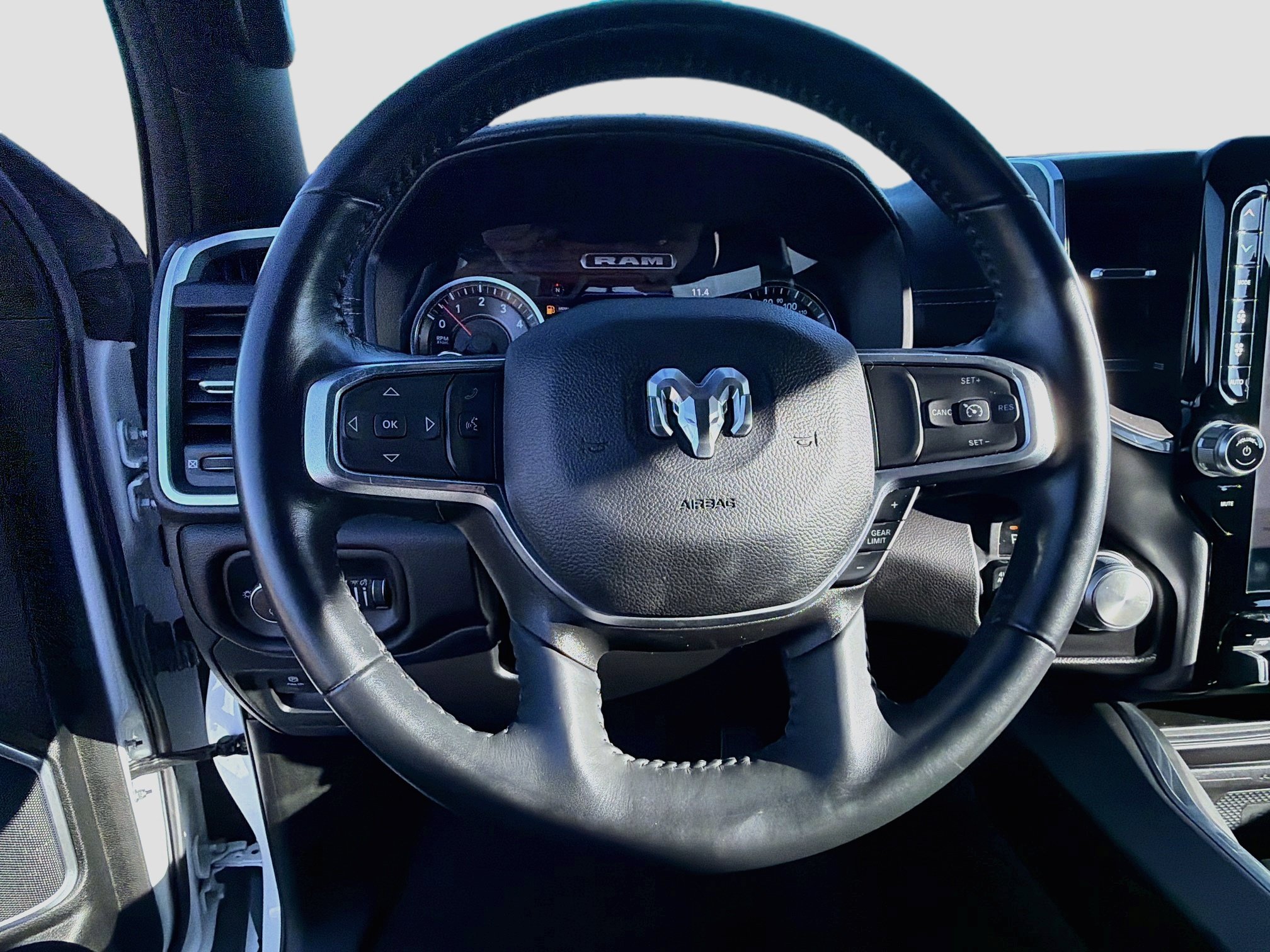 Used 2023 RAM 1500 Laramie AWD/4WD image 11