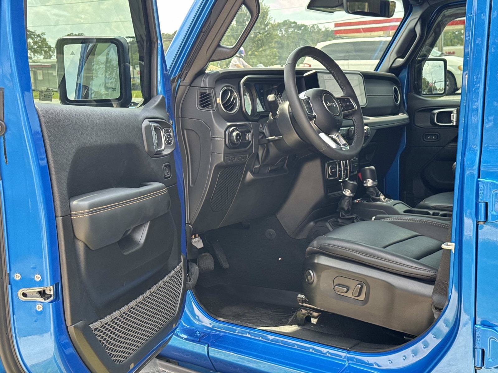 Used 2025 Jeep Wrangler Unlimited Sahara AWD/4WD image 12
